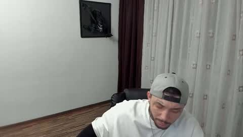 Snapshot of s1nmaster chatting on 11/01/25, 07:49 s1nmaster online show from 11/01/25, 07:49