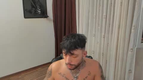 Snapshot of s1nmaster chatting on 11/14/25, 12:42 s1nmaster online show from 11/14/25, 12:42