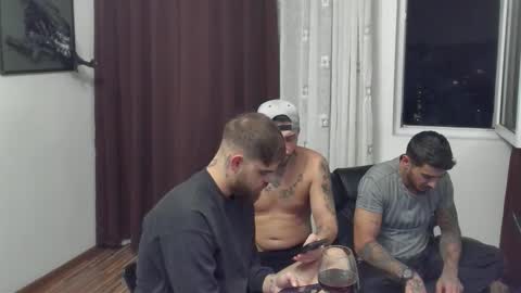 Snapshot of s1nmaster chatting on 11/28/25, 07:38 s1nmaster online show from 11/28/25, 07:38