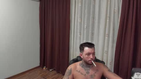 Snapshot of s1nmaster chatting on 12/18/25, 01:11 s1nmaster online show from 12/18/25, 01:11