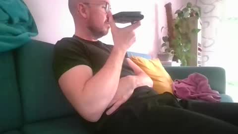 s_i_q online show from 10/17/25, 01:03