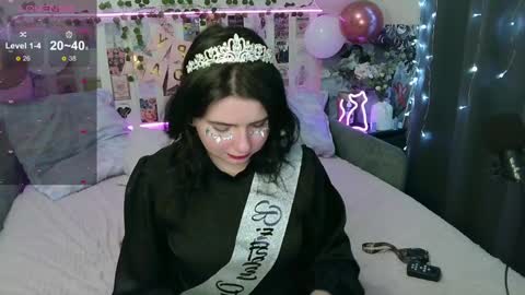 Snapshot of s_katekisa_ss chatting on 12/07/24, 11:45 Kate online show from 12/07/24, 11:45