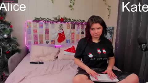 Snapshot of s_katekisa_ss chatting on 12/31/24, 01:26 Kate online show from 12/31/24, 01:26