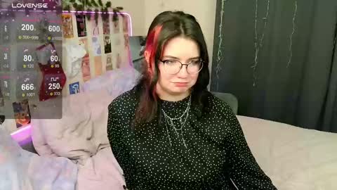 Snapshot of s_katekisa_ss chatting on 02/19/25, 04:00 Kate online show from 02/19/25, 04:00