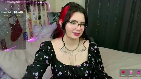 Snapshot of s_katekisa_ss chatting on 02/23/25, 10:39 Kate online show from 02/23/25, 10:39