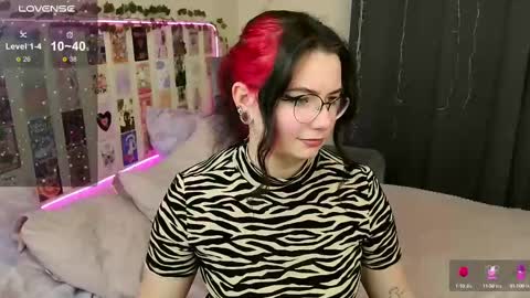 Snapshot of s_katekisa_ss chatting on 02/26/25, 08:04 Kate online show from 02/26/25, 08:04