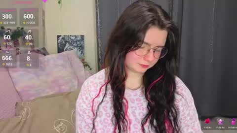 Snapshot of s_katekisa_ss chatting on 04/17/26, 08:23 Kate online show from 04/17/26, 08:23