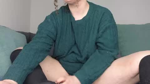 Snapshot of s_leanne_ chatting on 05/13/26, 11:33 Leanne online show from 05/13/26, 11:33