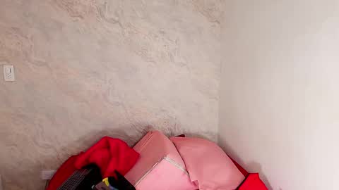 Snapshot of s_sofia_ chatting on 02/15/25, 07:17 s_sofia_ online show from 02/15/25, 07:17