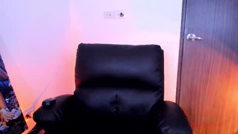 Snapshot of saam_collins69 chatting on 03/19/26, 04:27 Val online show from 03/19/26, 04:27