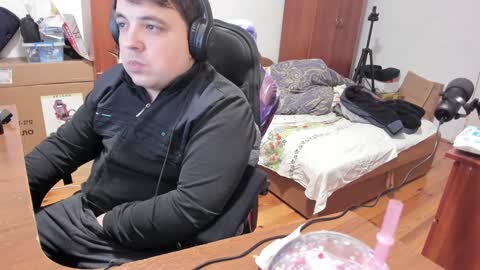 1141323  my Lord Mister Max   moms treasure online show from 12/30/24, 10:45