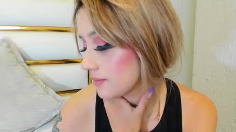 Snapshot of sabrina_cole chatting on 12/21/24, 06:52 . Sabrina Cole . online show from 12/21/24, 06:52