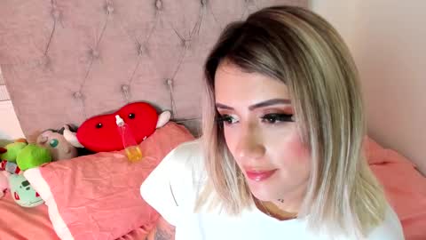 Snapshot of sabrina_cole chatting on 03/06/25, 06:52 . Sabrina Cole . online show from 03/06/25, 06:52