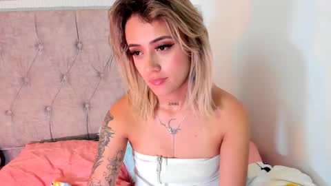 Snapshot of sabrina_cole chatting on 03/07/25, 09:40 . Sabrina Cole . online show from 03/07/25, 09:40