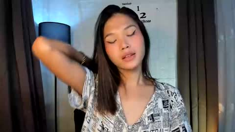 Snapshot of sabrina_maxx chatting on 12/13/24, 02:38 Nadine online show from 12/13/24, 02:38