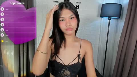 Snapshot of sabrina_maxx chatting on 12/20/24, 06:56 Nadine online show from 12/20/24, 06:56