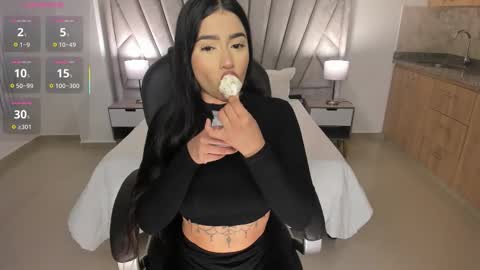 Sabrina online show from 03/25/26, 12:49