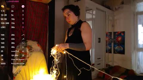 Lilith Solar online show from 12/04/25, 08:01