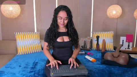 Snapshot of sabrina_shark chatting on 04/21/26, 01:42 Sabrina Shark online show from 04/21/26, 01:42