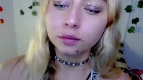 Snapshot of sabrinaexpositoxx chatting on 03/02/25, 12:54 SABRI online show from 03/02/25, 12:54