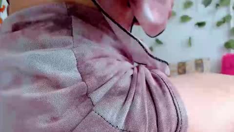 Snapshot of sabrinaexpositoxx chatting on 11/13/25, 05:23 SABRI online show from 11/13/25, 05:23