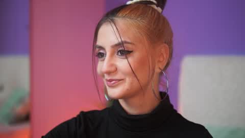  Sabrina  online show from 11/14/25, 08:07