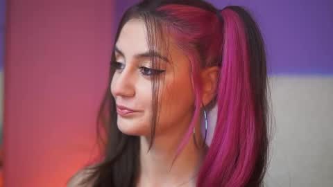  Sabrina  online show from 12/04/25, 10:07