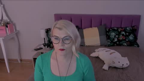 Sabrina MacMarren online show from 02/02/25, 12:02