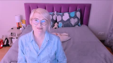 Sabrina MacMarren online show from 10/01/25, 04:35