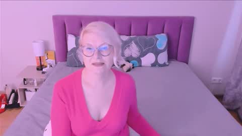 Sabrina MacMarren online show from 10/04/25, 02:15