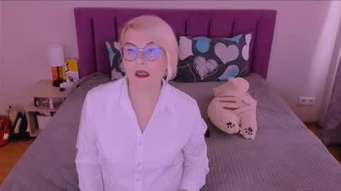 Sabrina MacMarren online show from 10/05/25, 12:25