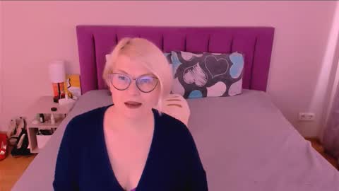 Sabrina MacMarren online show from 10/13/25, 12:05