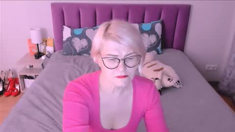 Sabrina MacMarren online show from 10/16/25, 04:41