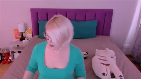 Sabrina MacMarren online show from 10/22/25, 09:31