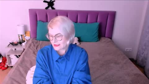 Sabrina MacMarren online show from 10/28/25, 02:31