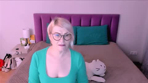 Sabrina MacMarren online show from 11/09/25, 12:58