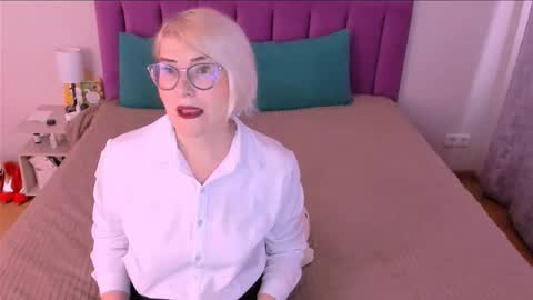 Sabrina MacMarren online show from 11/18/25, 07:57