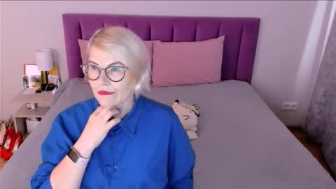 Sabrina MacMarren online show from 11/21/25, 09:41