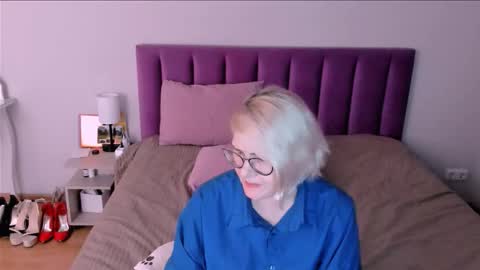 Sabrina MacMarren online show from 11/24/25, 09:47