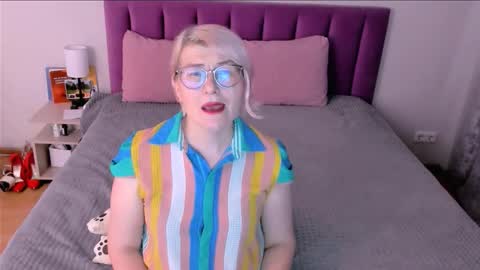 Sabrina MacMarren online show from 12/04/25, 07:17