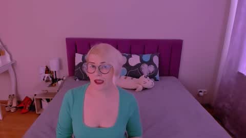 Sabrina MacMarren online show from 02/02/26, 09:30