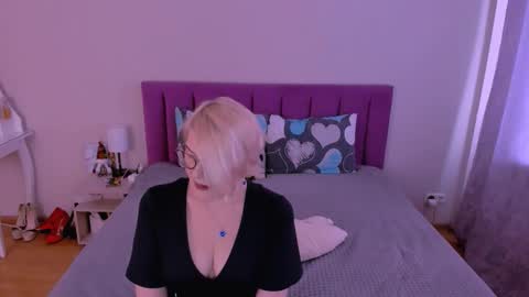 Sabrina MacMarren online show from 02/05/26, 07:57