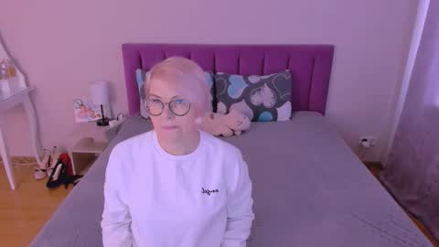 Sabrina MacMarren online show from 02/17/26, 06:43