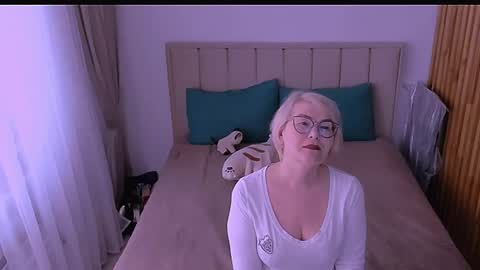 Sabrina MacMarren online show from 04/28/26, 01:05