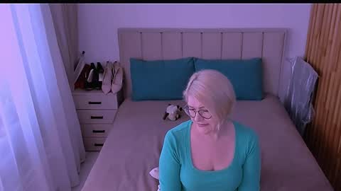Sabrina MacMarren online show from 05/06/26, 04:34