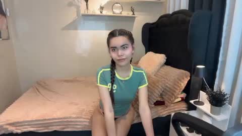 Snapshot of sabrinamadonna54 chatting on 06/23/26, 08:12 sabrinamadonna54 online show from 06/23/26, 08:12