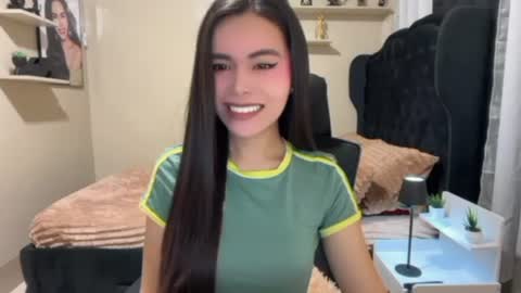 Snapshot of sabrinamadonna54 chatting on 06/26/26, 10:19 sabrinamadonna54 online show from 06/26/26, 10:19