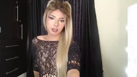 Snapshot of sabrinatshot chatting on 05/23/26, 03:49 sabrinatshot online show from 05/23/26, 03:49