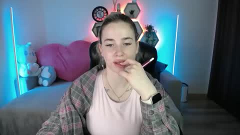 Sabrina Violet online show from 05/19/26, 08:09