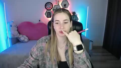 Snapshot of sabrinviolet chatting on 05/25/26, 08:09 Sabrina Violet online show from 05/25/26, 08:09